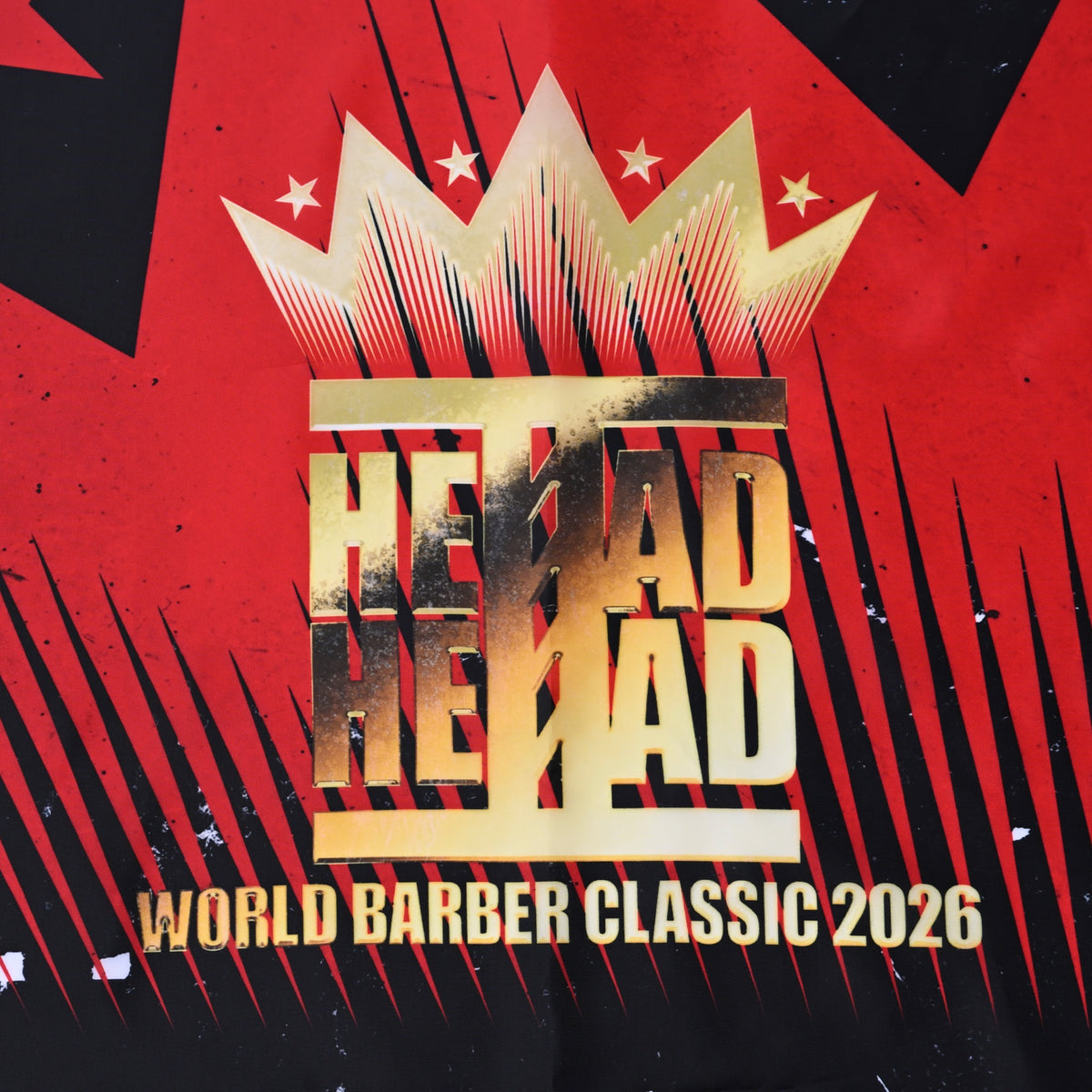 Head 2 Head -WORLD BARBER CLASSIC- 2026 のカッティングケープ（ロゴ部分）